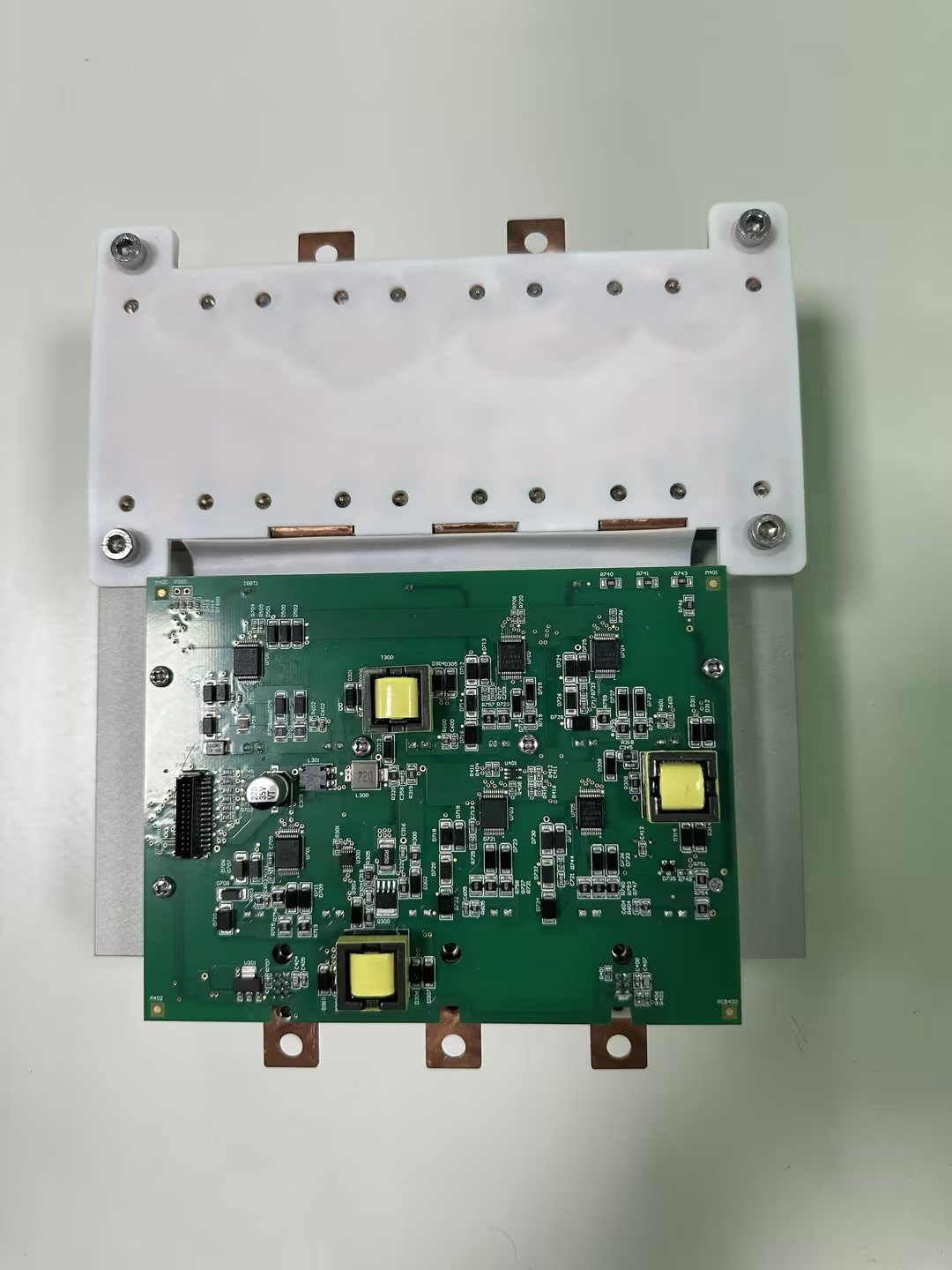 Read more about the article 携一体化高性能逆变砖技术亮相2024全 球车规级功率半导体峰会[2024.05.31]